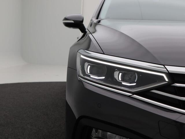 Volkswagen PASSAT Variant 1.5 TSi 150 Pk Automaat Comfort Business | Full LED | Navigatie | 17 Inch | Trekhaak | Camera | Adaptive Cruise | 121.681 Km!!