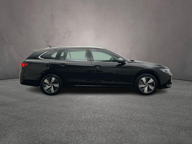 Volkswagen PASSAT Variant Business 1.5 eTSI 150pk DSG Automaat Trekhaak, Adaptive cruise control, Navigatie, Achteruitrijcamera, LED koplampen, Stoelverwarming