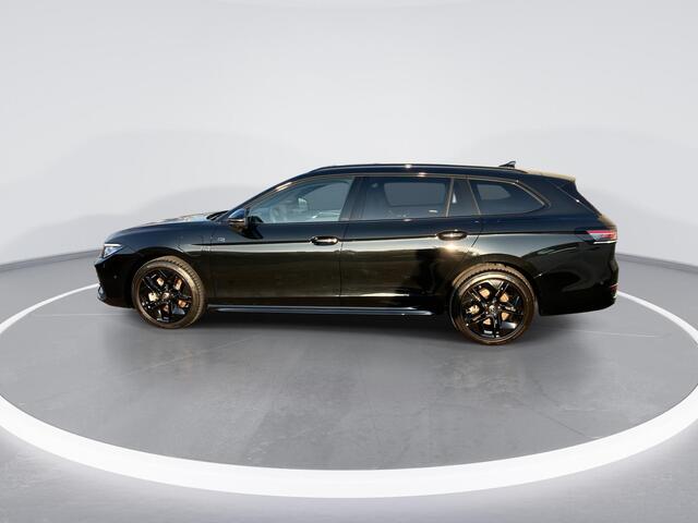 Volkswagen PASSAT Variant 1.5eHybrid 200kW/272PK R-Line Black Style DSG · Panoramadak · Trekhaak · Harman/Kardon sound · Camera · Garantie t/m 03-07-2030 of 100000km