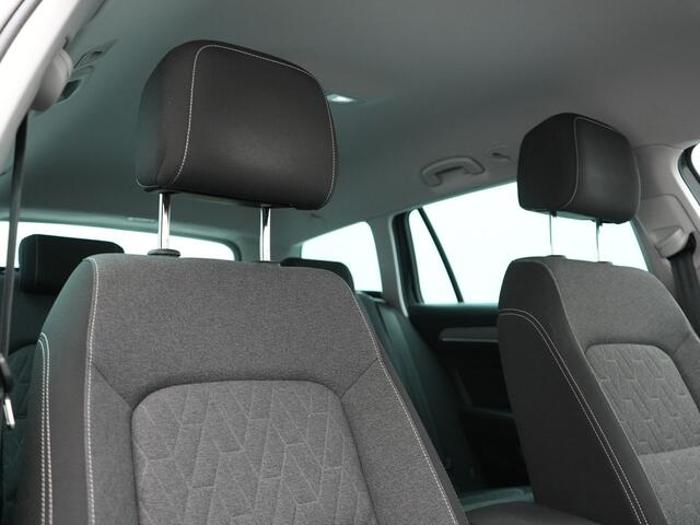 Volkswagen PASSAT Variant 1.4 TSI GTE Business PHEV 218pk Dealer O.H. | Trekhaak Af Fabriek | Adaptive Cruise | Camera | Sportstoelen Massage & Memory | Keyless | Apple Carplay | Blis | Stoelverwarming | Navigatie | DAB | Plug In Hybrid |