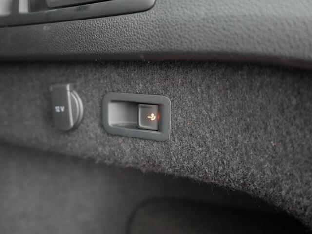 Volkswagen PASSAT Variant 1.4 TSI GTE Business PHEV 218pk Dealer O.H. | Trekhaak Af Fabriek | Adaptive Cruise | Camera | Sportstoelen Massage & Memory | Keyless | Apple Carplay | Blis | Stoelverwarming | Navigatie | DAB | Plug In Hybrid |