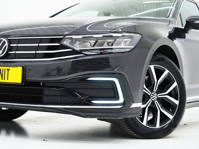Volkswagen PASSAT Variant 1.4 TSI PHEV GTE | Panoramadak | Massage | HUD | 360 | Keyless | Adaptive Cruise | Virtual | Carplay