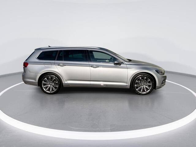 Volkswagen PASSAT Variant 1.5TSI/150PK Elegance DSG · Navigatie · Trekhaak · Camera + Parkeersensoren