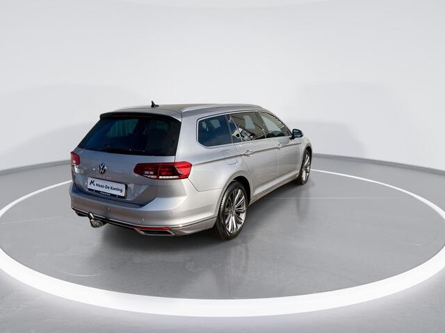 Volkswagen PASSAT Variant 1.5TSI/150PK Elegance DSG · Navigatie · Trekhaak · Camera + Parkeersensoren