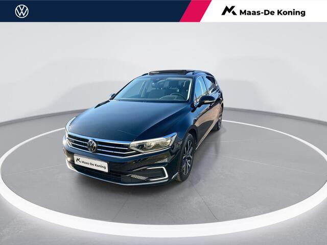Volkswagen PASSAT Variant 1.4TSI PHEV 160kW/218PK GTE · Panoramadak · Trekhaak · Navigatie · Camera · Stoelverwarming ·
