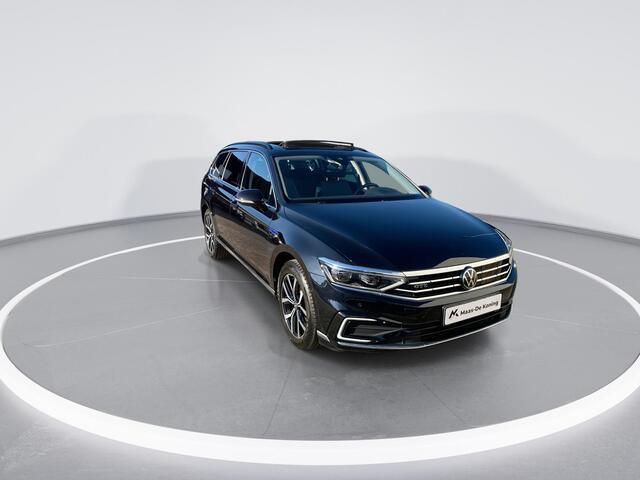 Volkswagen PASSAT Variant 1.4TSI PHEV 160kW/218PK GTE · Panoramadak · Trekhaak · Navigatie · Camera · Stoelverwarming ·