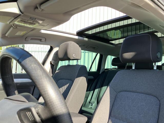 Volkswagen PASSAT Variant 1.4TSI PHEV 160kW/218PK GTE · Panoramadak · Trekhaak · Navigatie · Camera · Stoelverwarming ·