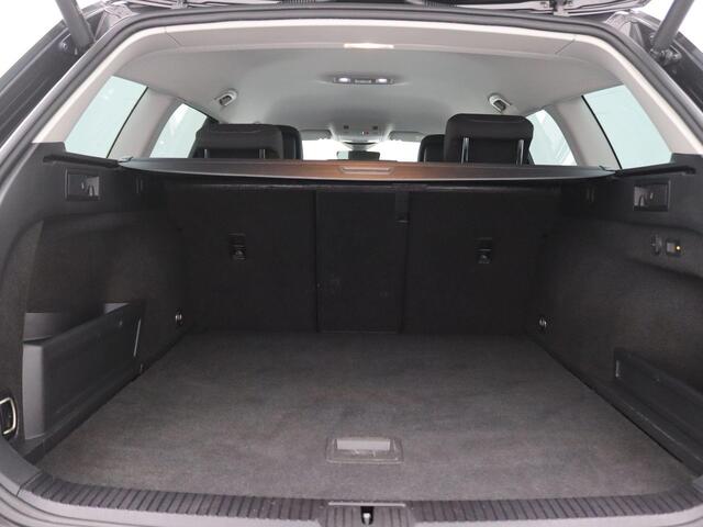 Volkswagen PASSAT Variant 1.4 TSI PHEV GTE Business 218PK DSG SOH 89,87%, Full led, Trekhaak, Head-up display, Adaptive cruise met travel assist, Keyless, Elek. bedienbare achterklep, Stoelverwarming, Achteruitrijcamera, 17" lichtmetaal