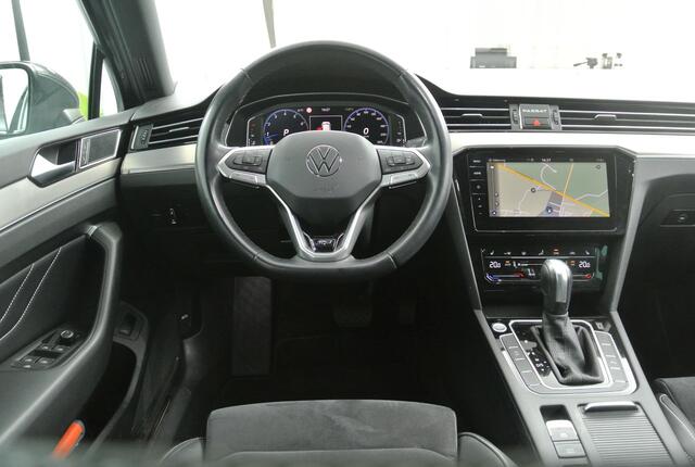 Volkswagen PASSAT Variant 1.5 TSI 150pk DSG R-Line Business + | Trekhaak | Camera | Virtual Cockpit |