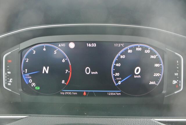 Volkswagen PASSAT Variant 1.5 TSI 150pk DSG R-Line Business + | Trekhaak | Camera | Virtual Cockpit |