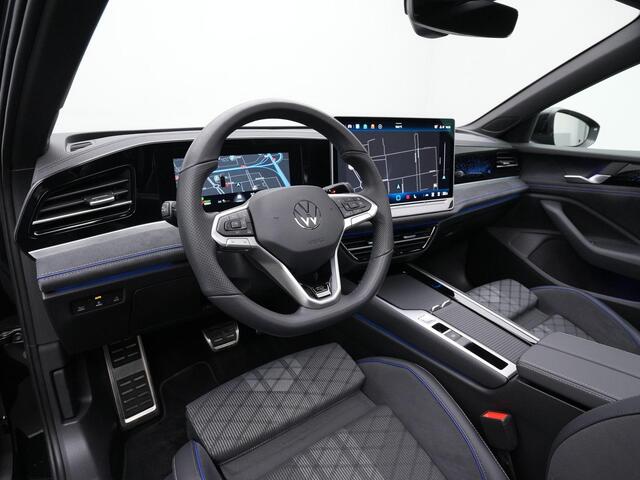 Volkswagen PASSAT Variant 1.5 eTSI 272 pk R-Line | Panoramadak | Trekhaak | Head-up display | IQ Light | Stuur-/stoelverwarming | Adaptive Cruise