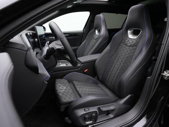 Volkswagen PASSAT Variant 1.5 eTSI 272 pk R-Line | Panoramadak | Trekhaak | Head-up display | IQ Light | Stuur-/stoelverwarming | Adaptive Cruise