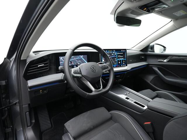 Volkswagen PASSAT Variant 1.5 e-Hybrid 204 pk DSG Business | Trekhaak | Head-up display | Achteruitrijcamera | Stuur-/stoelverwarming | Adaptive Cruise