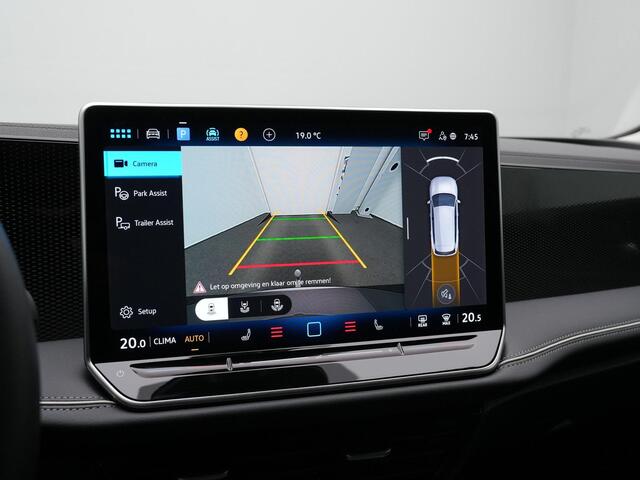 Volkswagen PASSAT Variant 1.5 e-Hybrid 204 pk DSG Business | Trekhaak | Head-up display | Achteruitrijcamera | Stuur-/stoelverwarming | Adaptive Cruise
