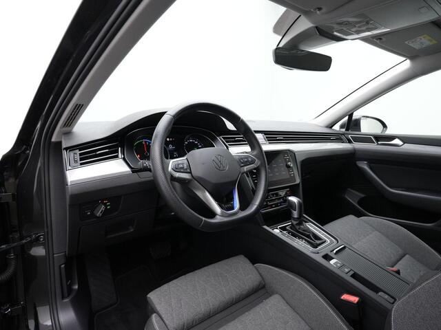 Volkswagen PASSAT 1.4 TSI 218 pk PHEV GTE | Trekhaak | 360 Camera | Stoelverwarming | Adaptive Cruise | Navigatie