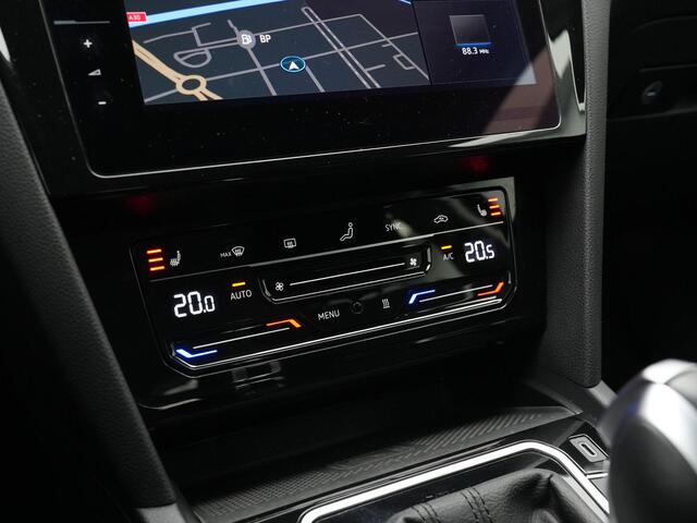 Volkswagen PASSAT 1.4 TSI 218 pk PHEV GTE | Trekhaak | Discover Pro | Achteruitrijcamera | Stoelverwarming | Adaptive Cruise