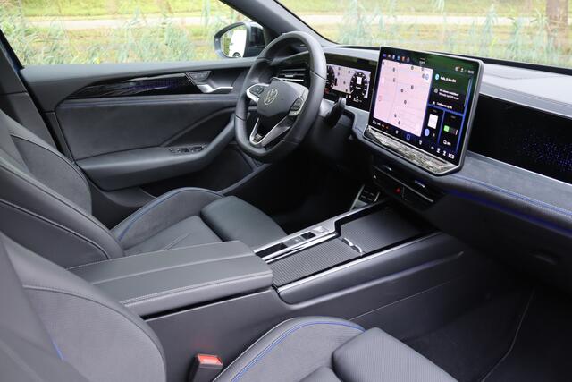 Volkswagen PASSAT Variant 1.5 eHybrid 272PK R-Line Edition Black Style Leder/Pano/IQ.Light/360/Headup/HK/Navi Max/ACC/19"/Trekhaak wegkl.