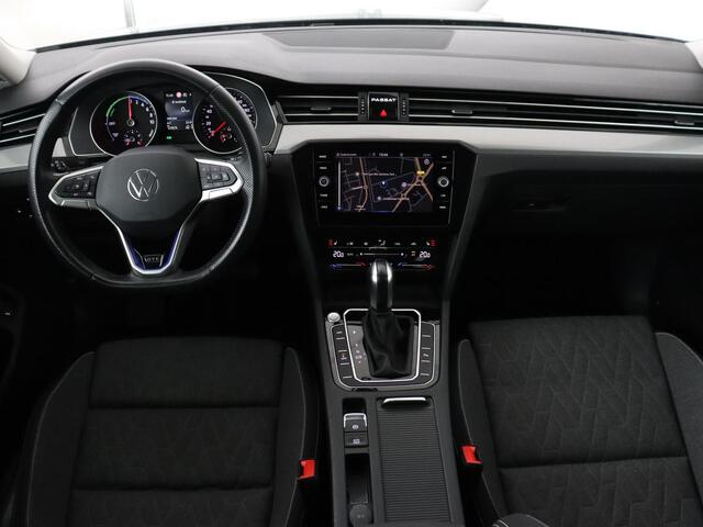 Volkswagen PASSAT 1.4 TSI PHEV GTE | SOH 94% | Stoelverwarming | Massage | Camera | Adaptive cruise | Matrix LED | Carplay | Navigatie | parkeerhulp | Climate control | Plug In