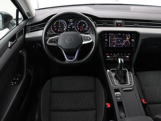 Volkswagen PASSAT 1.4 TSI PHEV GTE | SOH 94% | Stoelverwarming | Massage | Camera | Adaptive cruise | Matrix LED | Carplay | Navigatie | parkeerhulp | Climate control | Plug In