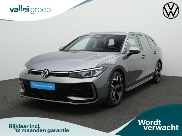 Volkswagen PASSAT Variant 1.5 eTSI 150 pk DSG R-Line Business | Trekhaak | IQ Light | Head-up display | Achteruitrijcamera | Adaptive Cruise | Elektrische achterklep
