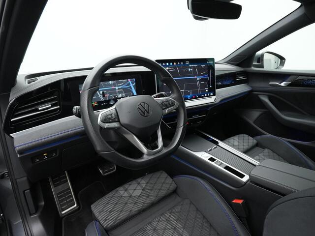 Volkswagen PASSAT Variant 1.5 eTSI 150 pk DSG R-Line Business | Trekhaak | IQ Light | Head-up display | Achteruitrijcamera | Adaptive Cruise | Elektrische achterklep