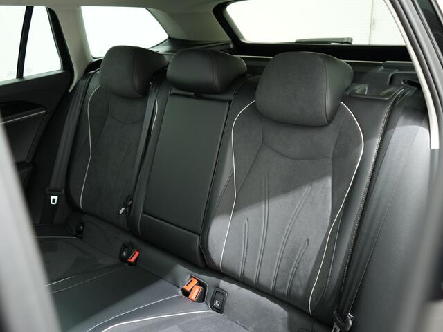 Volkswagen PASSAT Variant 1.5 eHYBRID 218PK BUSINESS AUT8 | Leer/Alcantara | Massage | Trekhaak