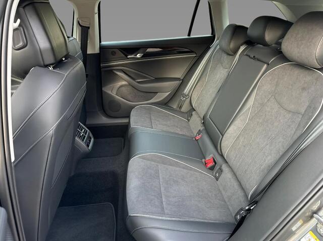 Volkswagen PASSAT Variant 1.5 eTSI 150PK Business / Resterende Fabrieksgarantie / Trekhaak / Digital Cockpit Pro / 17'' LMV / VW