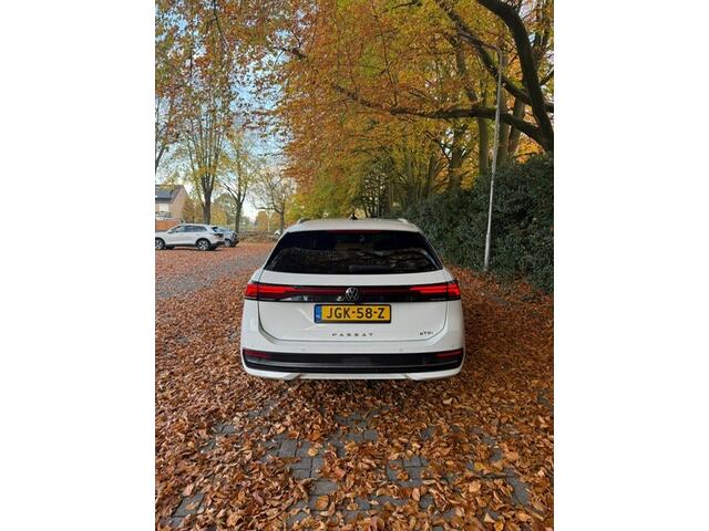 Volkswagen PASSAT Variant 1.5 eTSI Business | Navigatie | Verwarmd Stuurwiel | Verwarmde Stoelen | Camera
