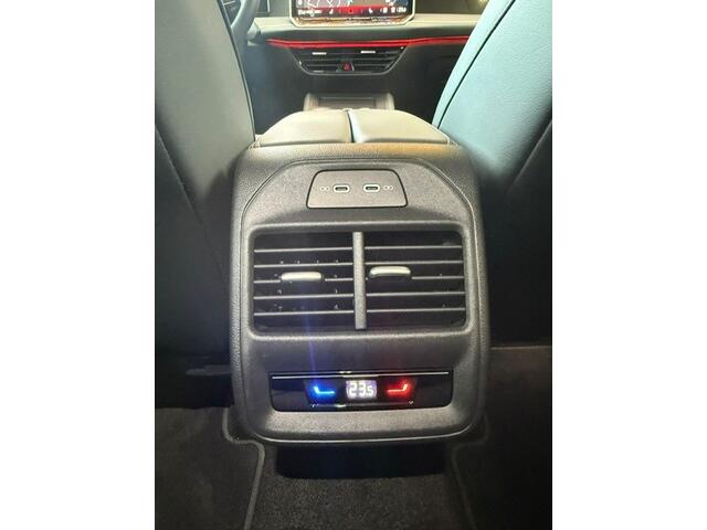 Volkswagen PASSAT Variant 1.5 eTSI Business | Navigatie | Verwarmd Stuurwiel | Verwarmde Stoelen | Camera