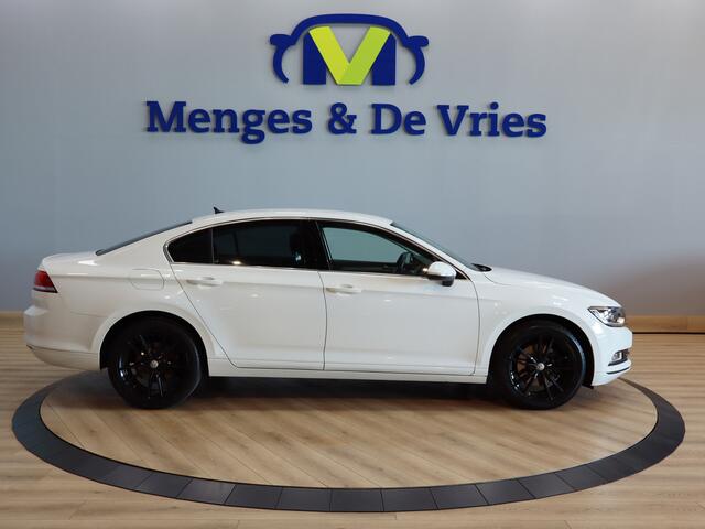 Volkswagen PASSAT 1.8 TSI Highline Airco ECC | LED | Parkeer Sensoren | Adaptive Cruise | Navigatie | Isofix