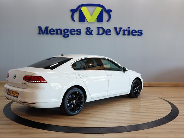Volkswagen PASSAT 1.8 TSI Highline Airco ECC | LED | Parkeer Sensoren | Adaptive Cruise | Navigatie | Isofix