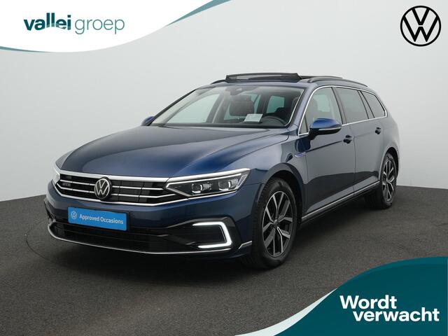 Volkswagen PASSAT 1.4 TSI 218 pk PHEV GTE Business | Panoramadak | Trekhaak | Discover Pro | IQ Light | Head-Up Display | Achteruitrijcamera | Adaptive Cruise | Stuur-/stoelverwarming