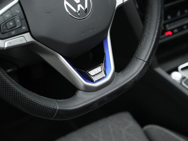 Volkswagen PASSAT 1.4 TSI 218 pk PHEV GTE Business | Panoramadak | Trekhaak | Discover Pro | IQ Light | Head-Up Display | Achteruitrijcamera | Adaptive Cruise | Stuur-/stoelverwarming