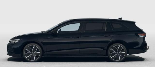 Volkswagen PASSAT Variant 1.5 eHybrid 272PK DSG R-Line Edition / Resterende Fabrieksgarantie tot 11-08 2030 / Trekhaak / Panoramadak / Leer / 19'' LMV / VW