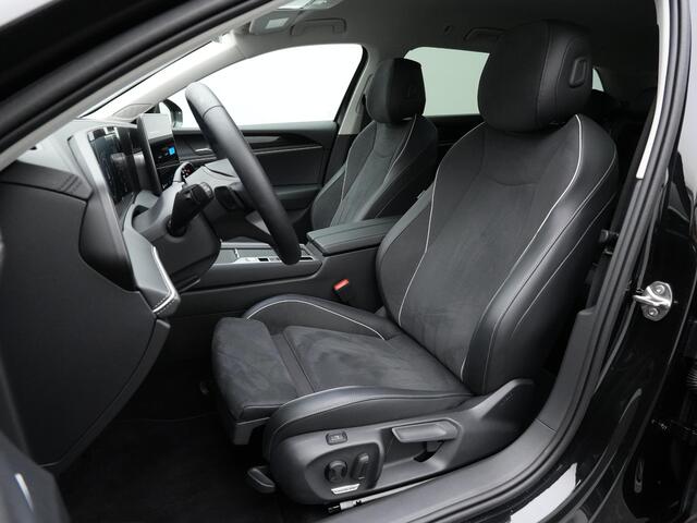 Volkswagen PASSAT Variant 1.5 e-Hybrid 204 pk Business | Trekhaak | Head-Up Display | Achteruitrijcamera | Massagestoelen | Stuur-/Stoelverwarming