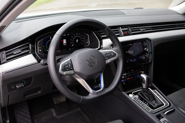 Volkswagen PASSAT Variant 1.4 TSI PHEV GTE Business SoH 94%, Adap. cruise, Trekhaak, Carplay, Camera,