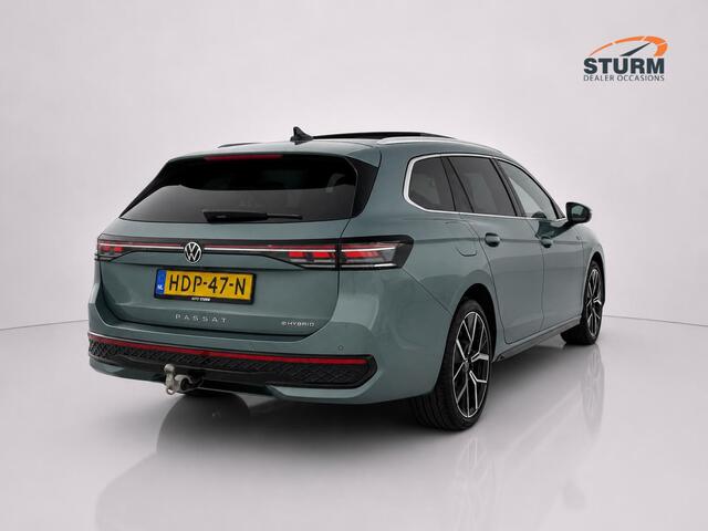 Volkswagen PASSAT Variant 1.5 eHybrid R-Line Edition NL-Auto, SoH 97% Volle Opties!