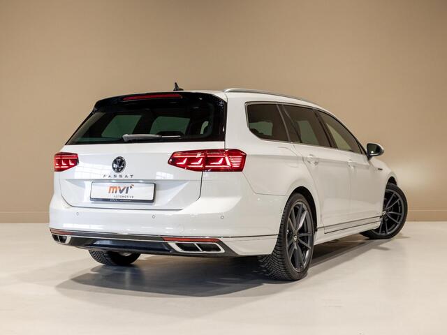 Volkswagen PASSAT Variant 1.5 TSI R-Line Business + / 150pk / Panorama dak / Achteruitrij camera / Stoelverwarming /