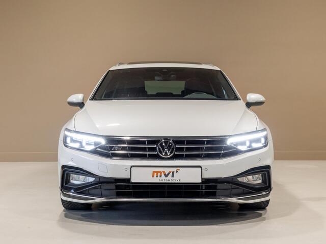 Volkswagen PASSAT Variant 1.5 TSI R-Line Business + / 150pk / Panorama dak / Achteruitrij camera / Stoelverwarming /