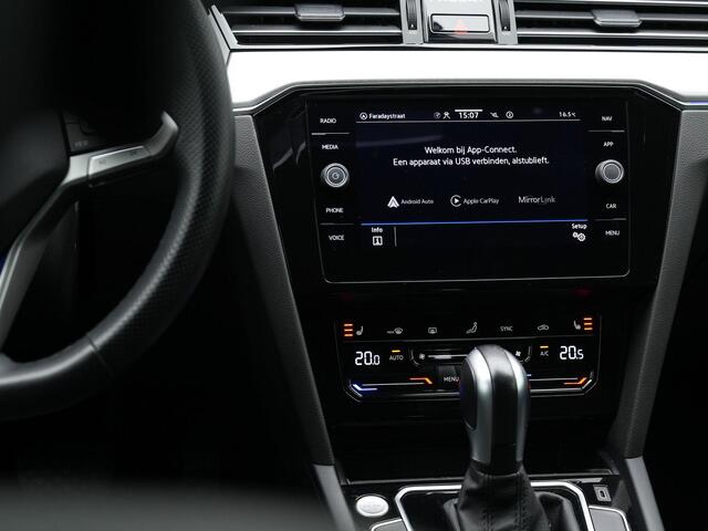 Volkswagen PASSAT 1.4 TSI PHEV GTE Business | Leder | IQ Light | Achteruitrijcamera | Adaptive Cruise | Elektrische achterklep | Stuur-/stoelverwarming