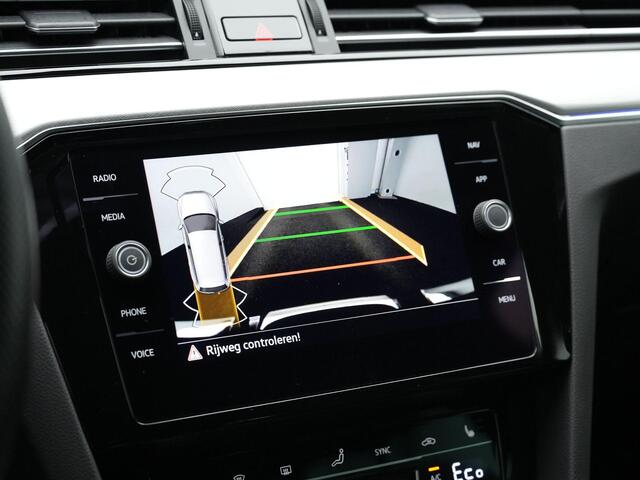 Volkswagen PASSAT 1.4 TSI PHEV GTE Business | Leder | IQ Light | Achteruitrijcamera | Adaptive Cruise | Elektrische achterklep | Stuur-/stoelverwarming