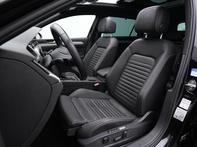 Volkswagen PASSAT Variant 1.4 TSI PHEV 218 pk GTE | Panoramadak | Trekhaak | Leder | Head-up display | IQ Light | Adaptief onderstel