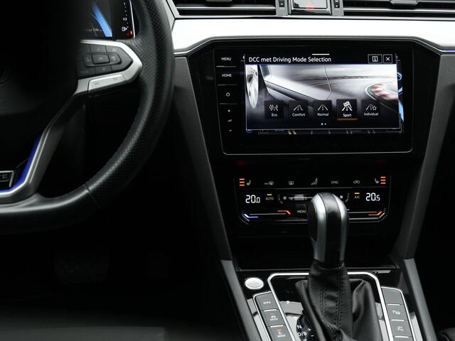 Volkswagen PASSAT Variant 1.4 TSI PHEV 218 pk GTE | Panoramadak | Trekhaak | Leder | Head-up display | IQ Light | Adaptief onderstel