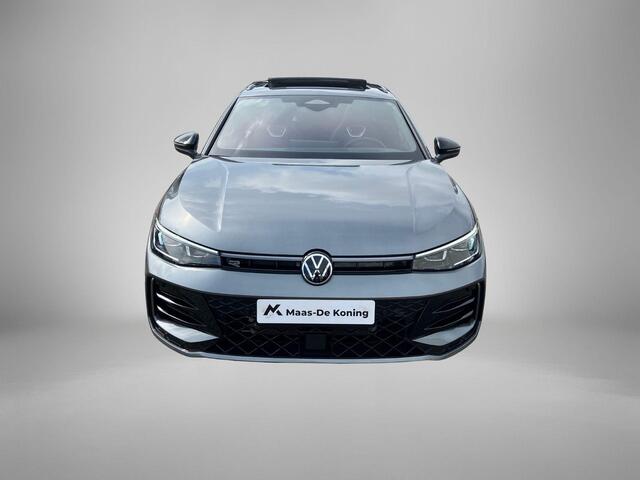 Volkswagen PASSAT Variant 1.5eHybrid 200kW/272PK R-Line Black Style DSG · Panoramadak · Trekhaak · 360°Camera + Parkeersensoren · Garantie t/m 21-07-2030 of 100000km.