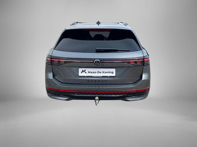Volkswagen PASSAT Variant 1.5eHybrid 200kW/272PK R-Line Black Style DSG · Panoramadak · Trekhaak · 360°Camera + Parkeersensoren · Garantie t/m 21-07-2030 of 100000km.