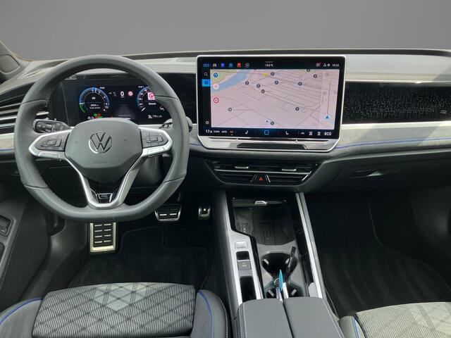 Volkswagen PASSAT Variant 1.5eHybrid 200kW/272PK R-Line Black Style DSG · Panoramadak · Trekhaak · 360°Camera + Parkeersensoren · Garantie t/m 21-07-2030 of 100000km.