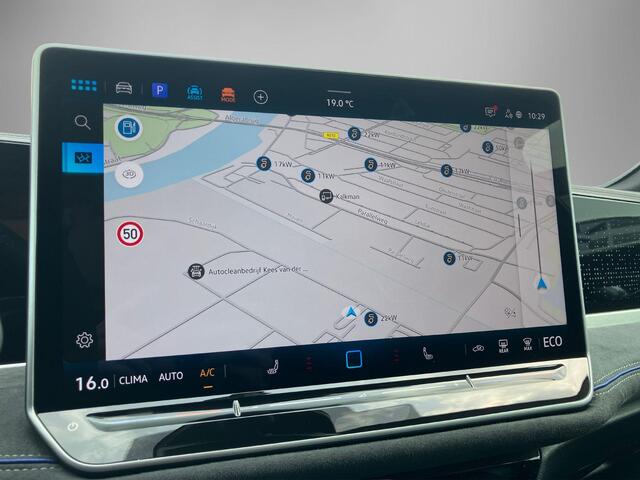 Volkswagen PASSAT Variant 1.5eHybrid 200kW/272PK R-Line Black Style DSG · Panoramadak · Trekhaak · 360°Camera + Parkeersensoren · Garantie t/m 21-07-2030 of 100000km.