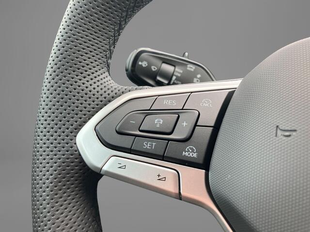 Volkswagen PASSAT Variant 1.5eHybrid 200kW/272PK R-Line Black Style DSG · Panoramadak · Trekhaak · 360°Camera + Parkeersensoren · Garantie t/m 21-07-2030 of 100000km.