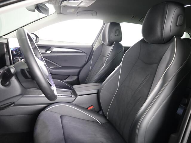 Volkswagen PASSAT Variant 1.5 eHybrid Business 204 PK PHEV | Navigatie | Trekhaak inklapbaar | Parkeer camera | Stoel- en stuurverwarming |