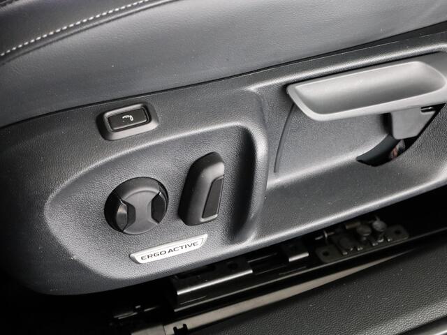 Volkswagen PASSAT Variant 1.5 eHybrid Business 204 PK PHEV | Navigatie | Trekhaak inklapbaar | Parkeer camera | Stoel- en stuurverwarming |